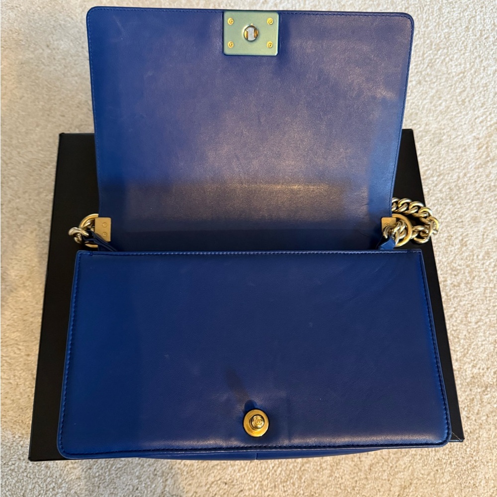 Chanel Blue Quilted Leather Bag - Picture 3 of 12